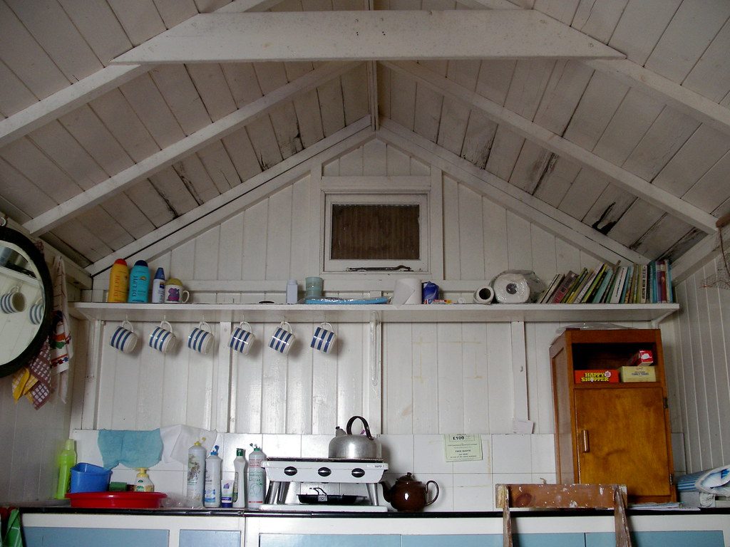 Nautical themed hut kitchen