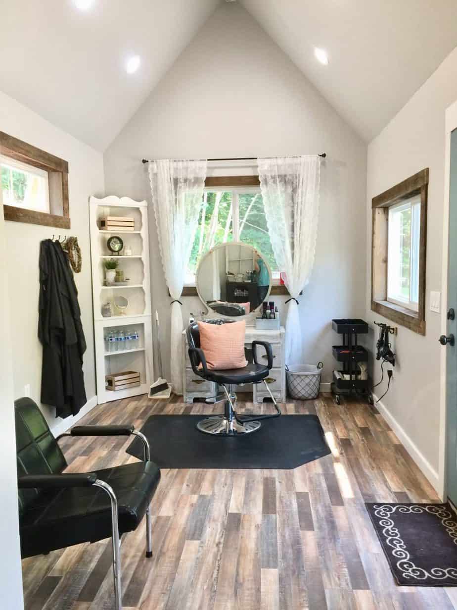 Mini spa salon shed