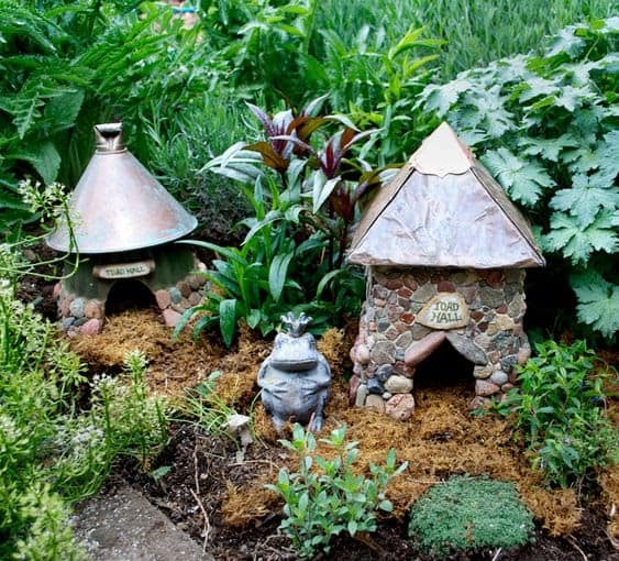 toad garden houses and statue