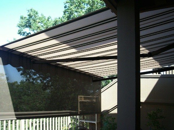 Retractable awning