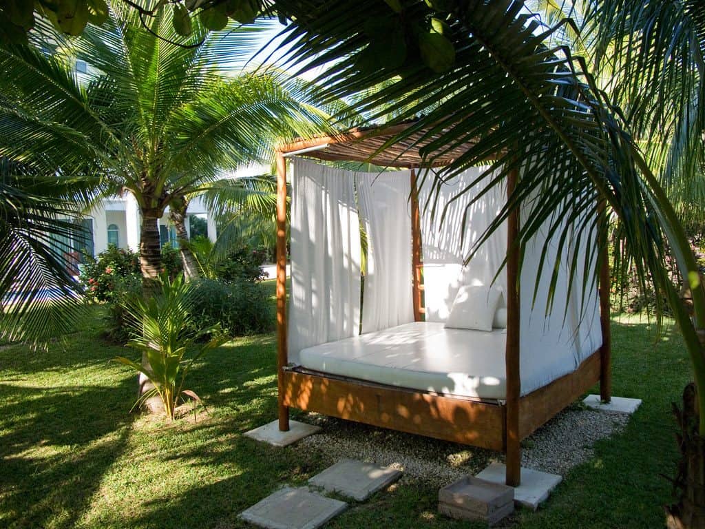Daybed cabana