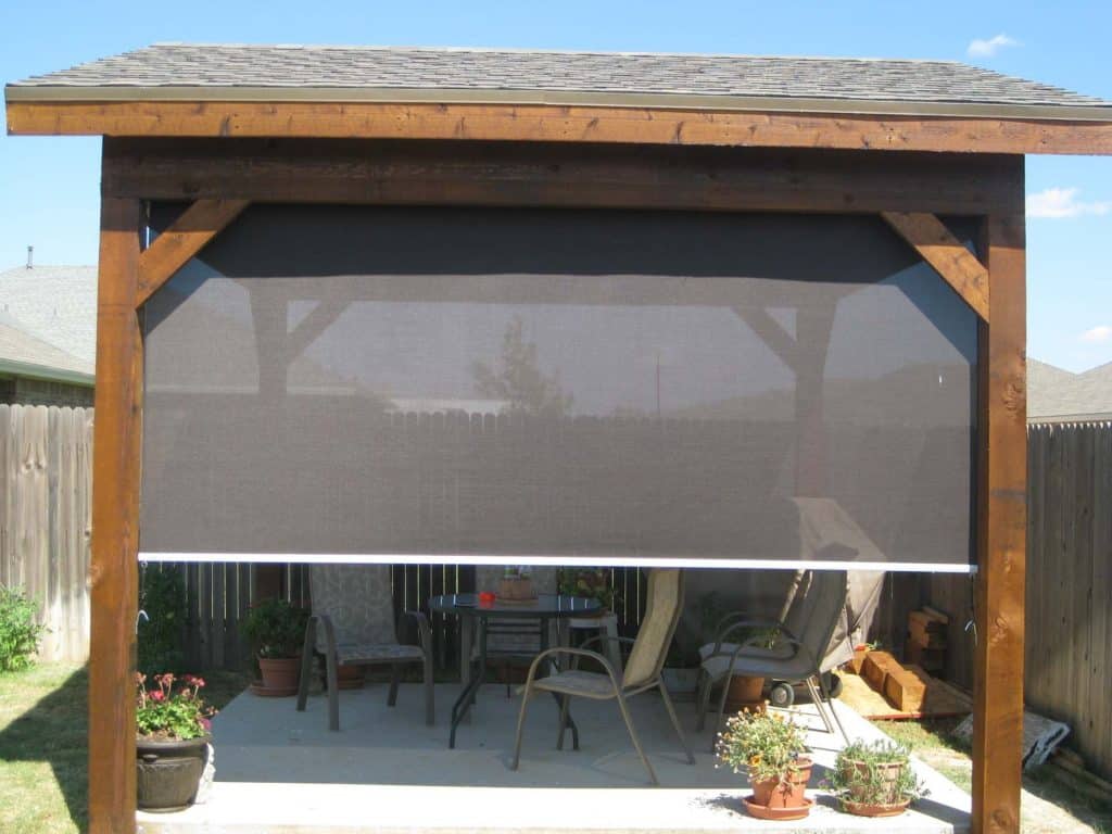 Rolling sunshade for patios