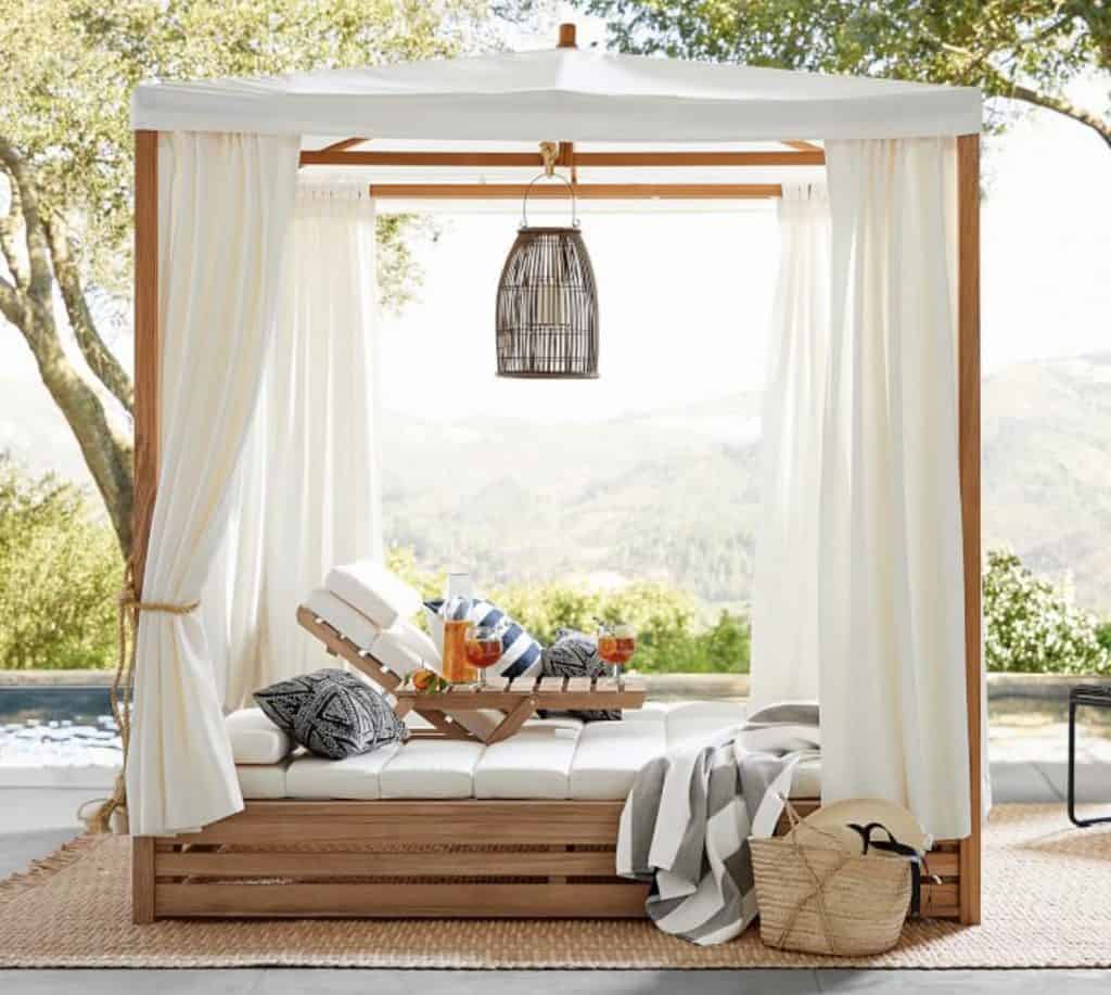 Daybed with canopy