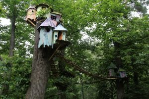 Decorative jungle treehouse