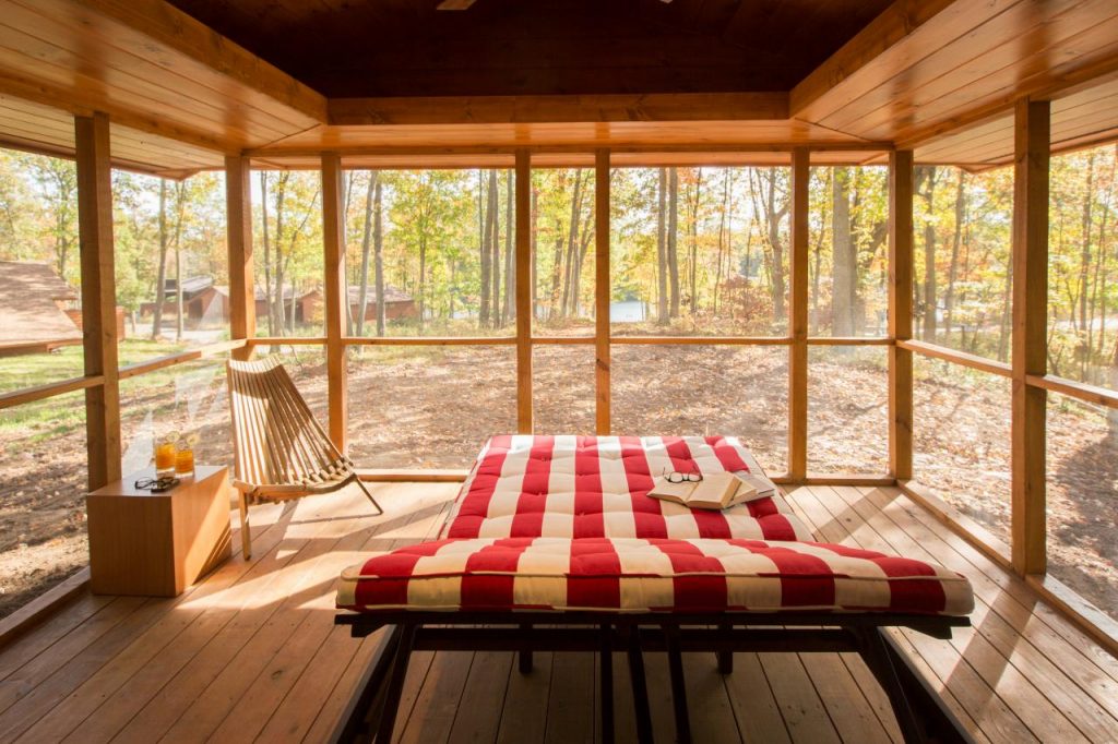 Insulated log cabin with outdoor sunroom setup