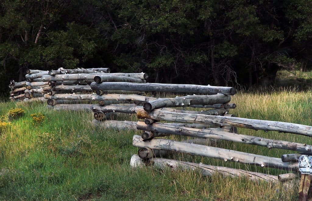 Zigzag barn fencing