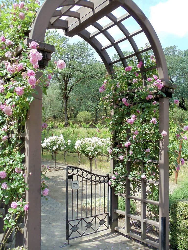 Fencing with an archway