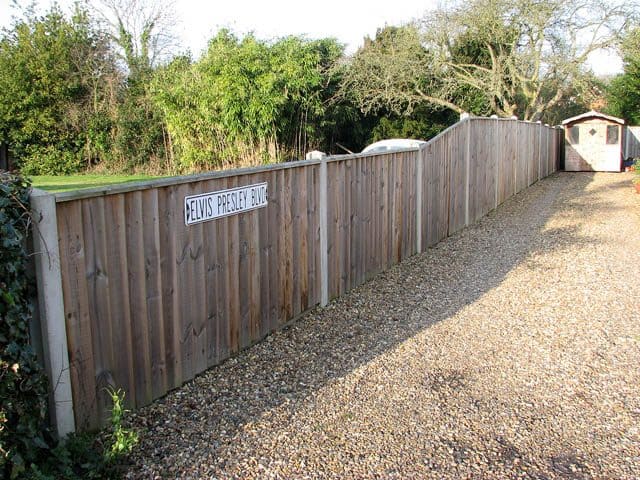 Stepped wood fence