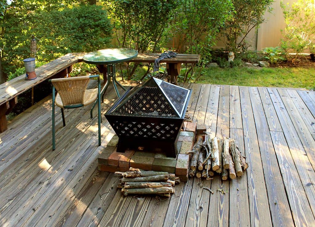 Pallet backyard decking with a mini fire pit