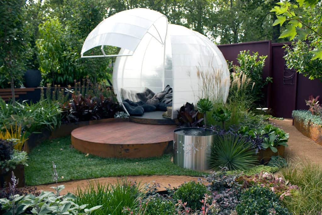 White garden pod room with mini bean bags inside
