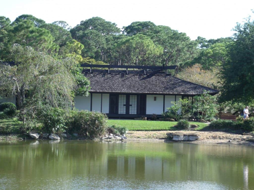 Japanese garden room nearby a lake
