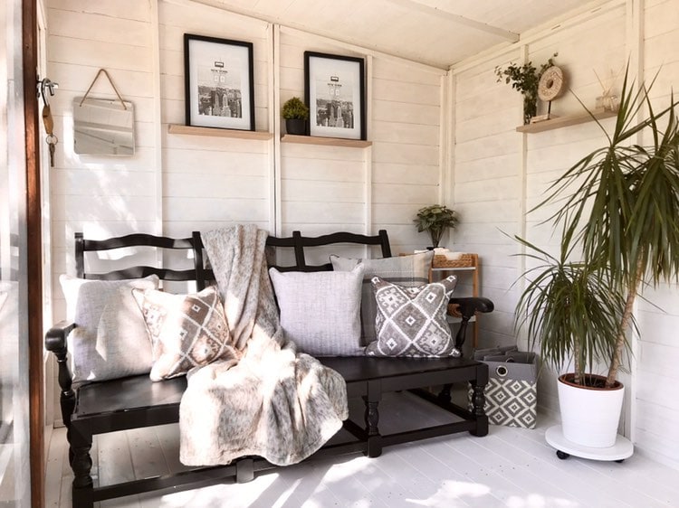 Customer’s Image: @ihinteriors on Instagram shared this lovely reading nook in their BillyOh Renna Corner Summerhouse