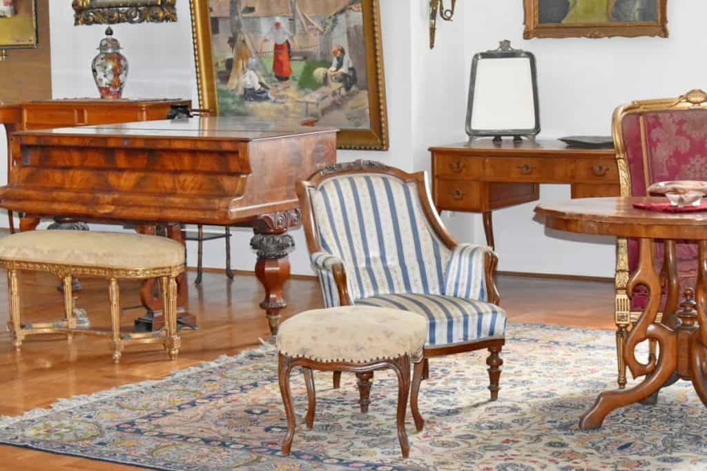 Vintage chic interior with retro furniture pieces