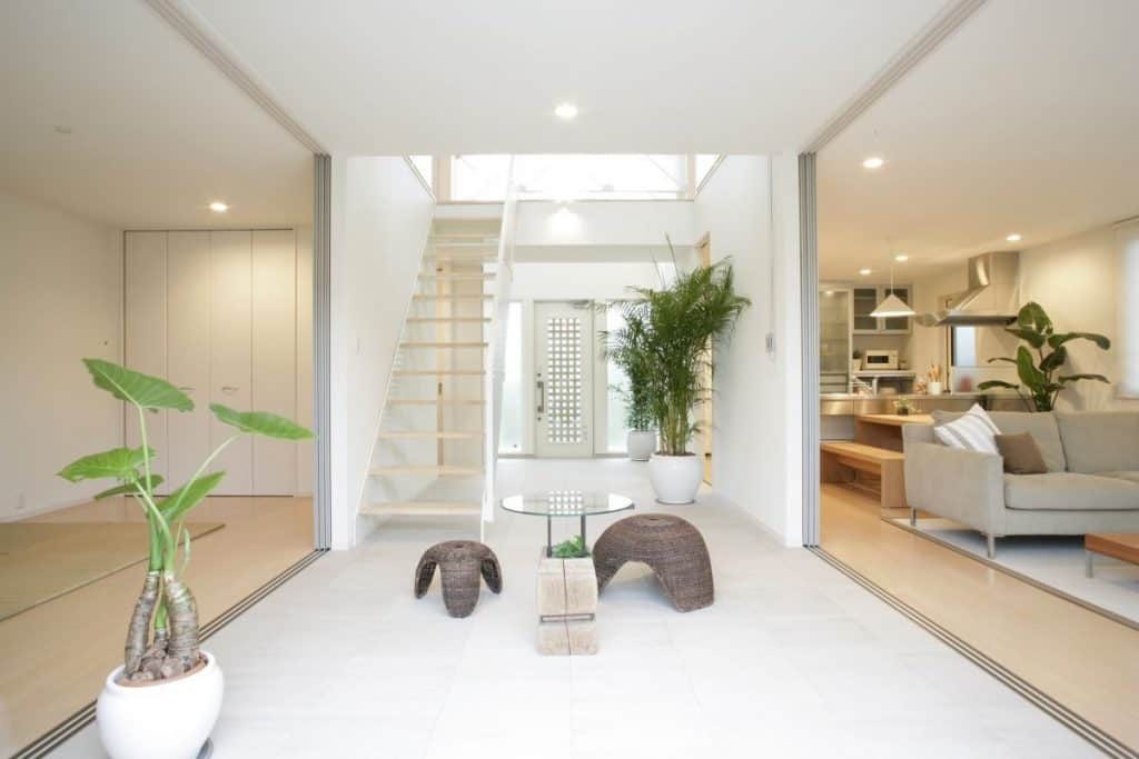 Zen-inspired summer house interior