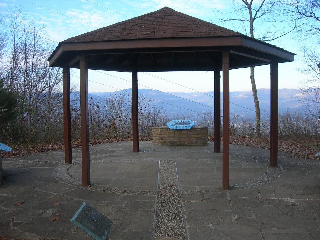 Octagonal freestanding gazebo