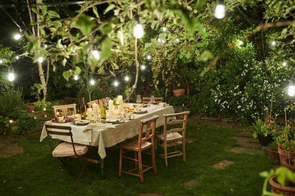Summery outdoor lighting idea