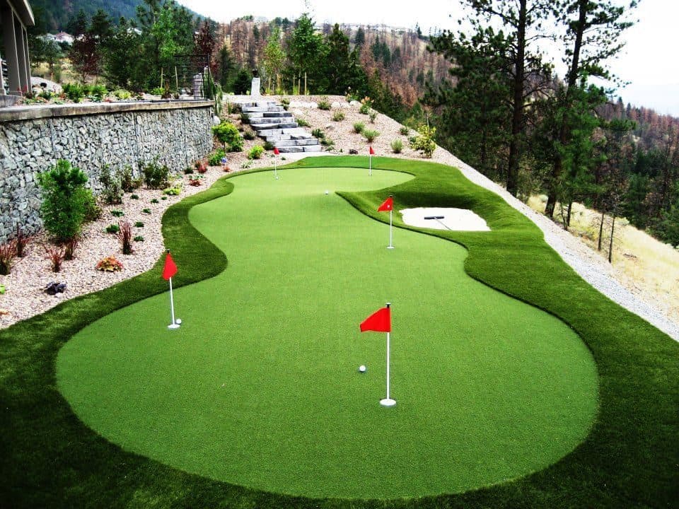 Garden golf course with artificial lawn