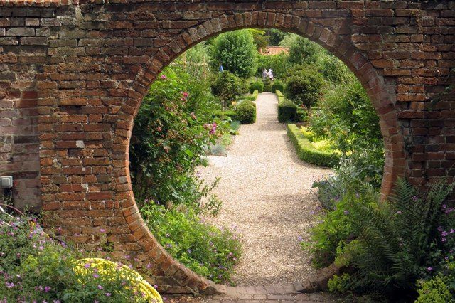 Moon-shaped garden entryway