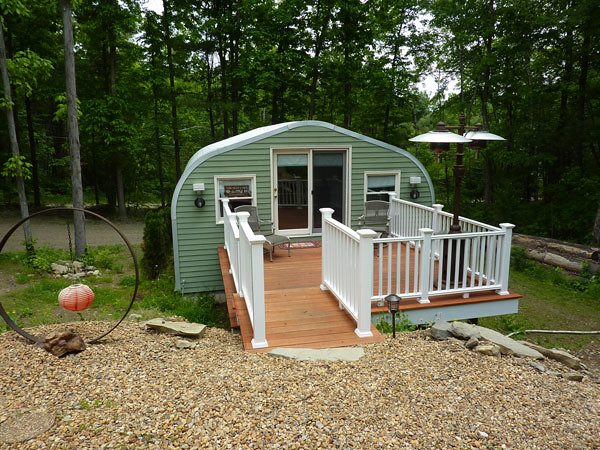 Mini green shed with decking