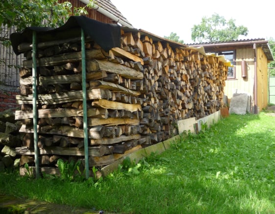 DIY pallet store log filled with firewood